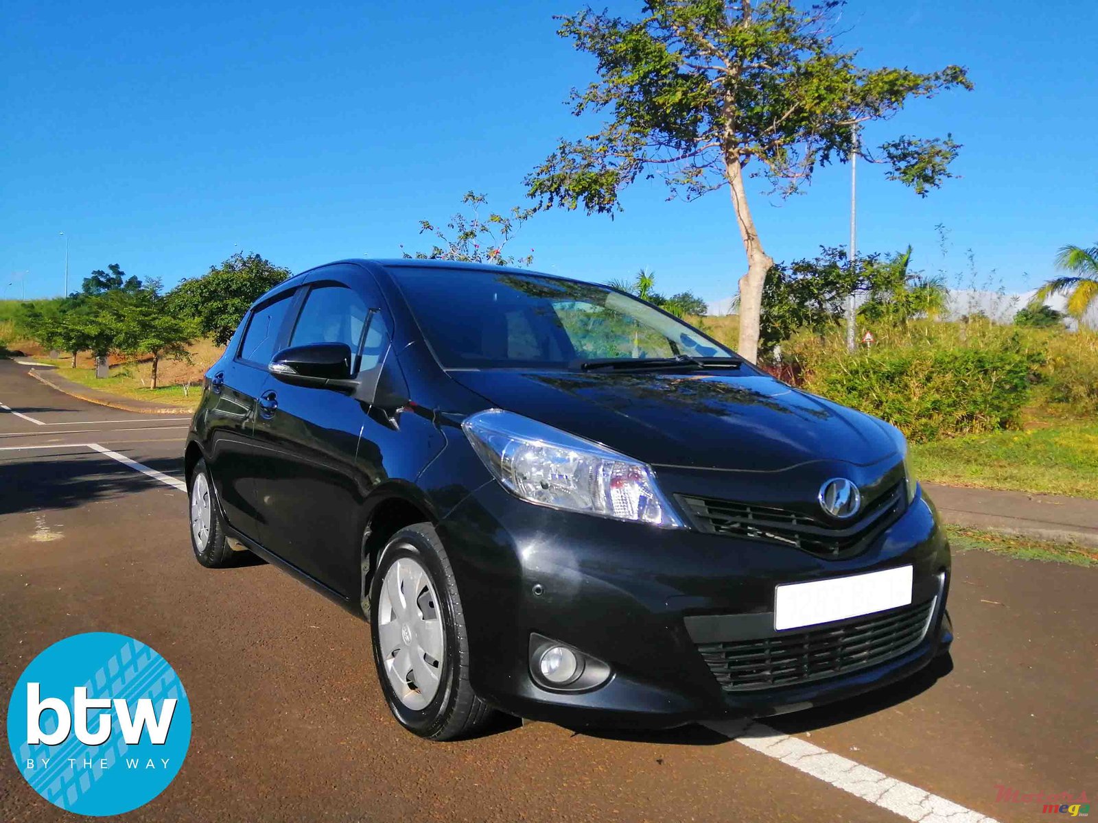 2014' Toyota Vitz photo #1