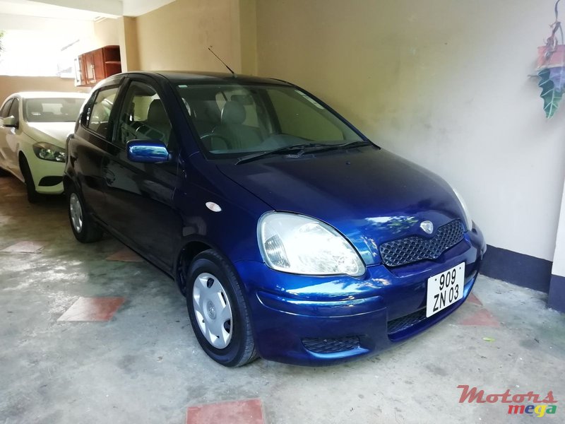 2003' Toyota Vitz photo #1