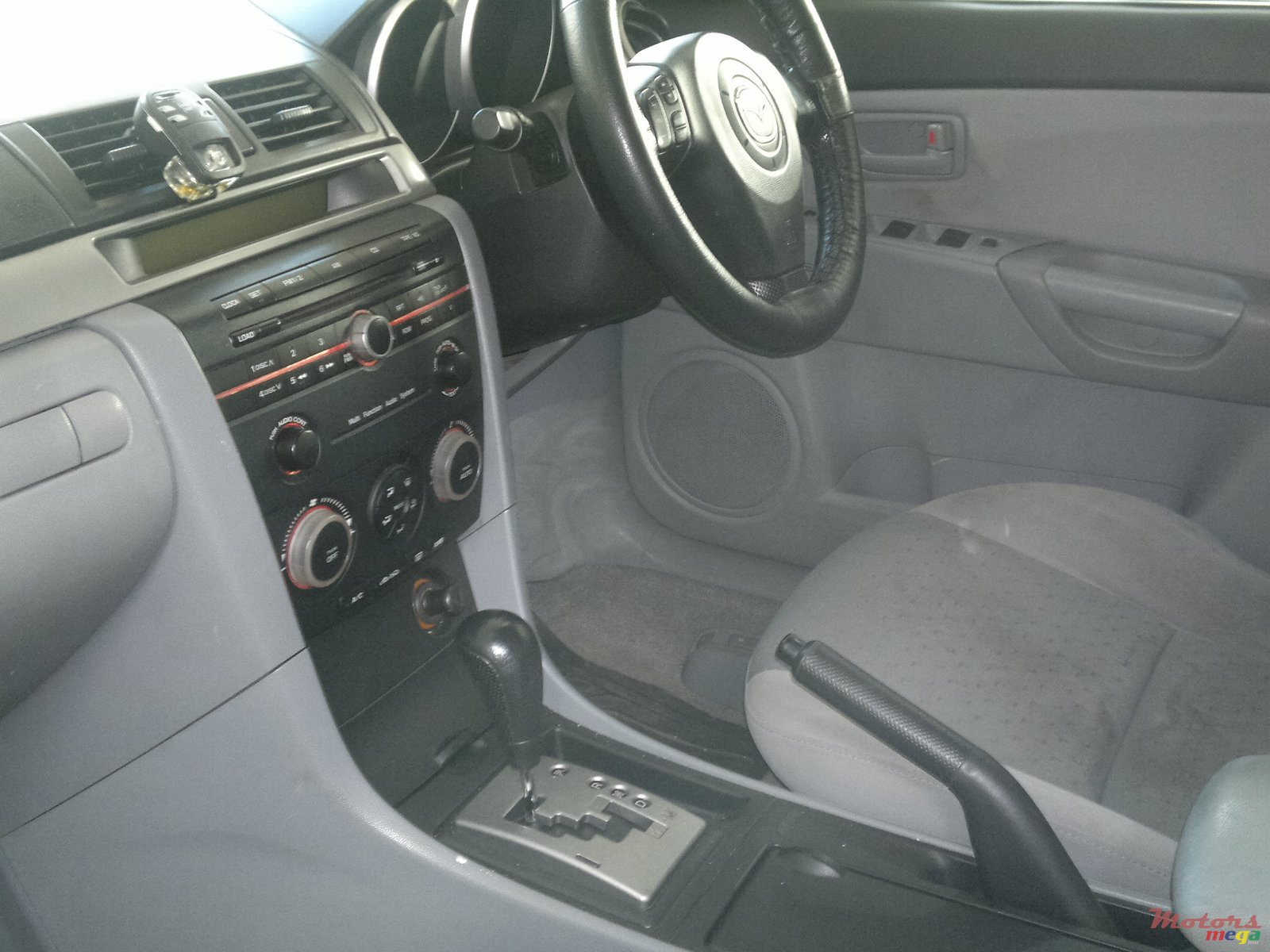 2003' Mazda 3 sedan photo #3