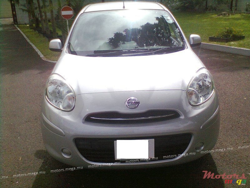 2011' Nissan photo #2