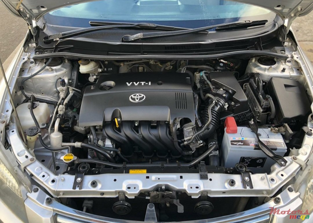 2006' Toyota Axio photo #2