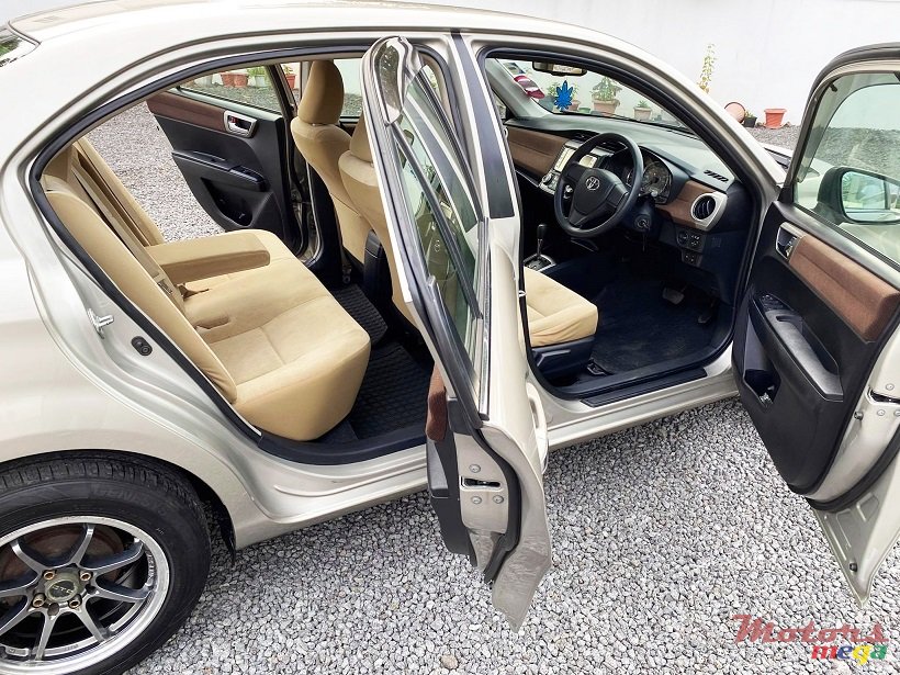 2012' Toyota Corolla Axio Auto 1.5L JAPAN photo #4