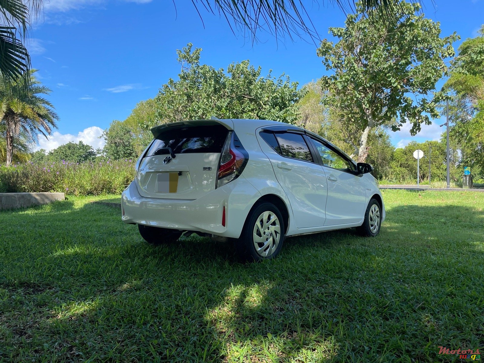 2017' Toyota Aqua photo #5