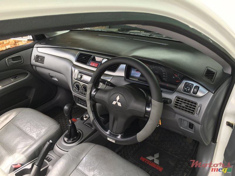 2007' Mitsubishi Lancer GLX photo #3