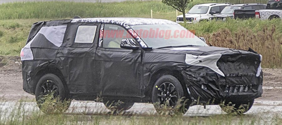 Next-gen Jeep Grand Cherokee spied for the first time