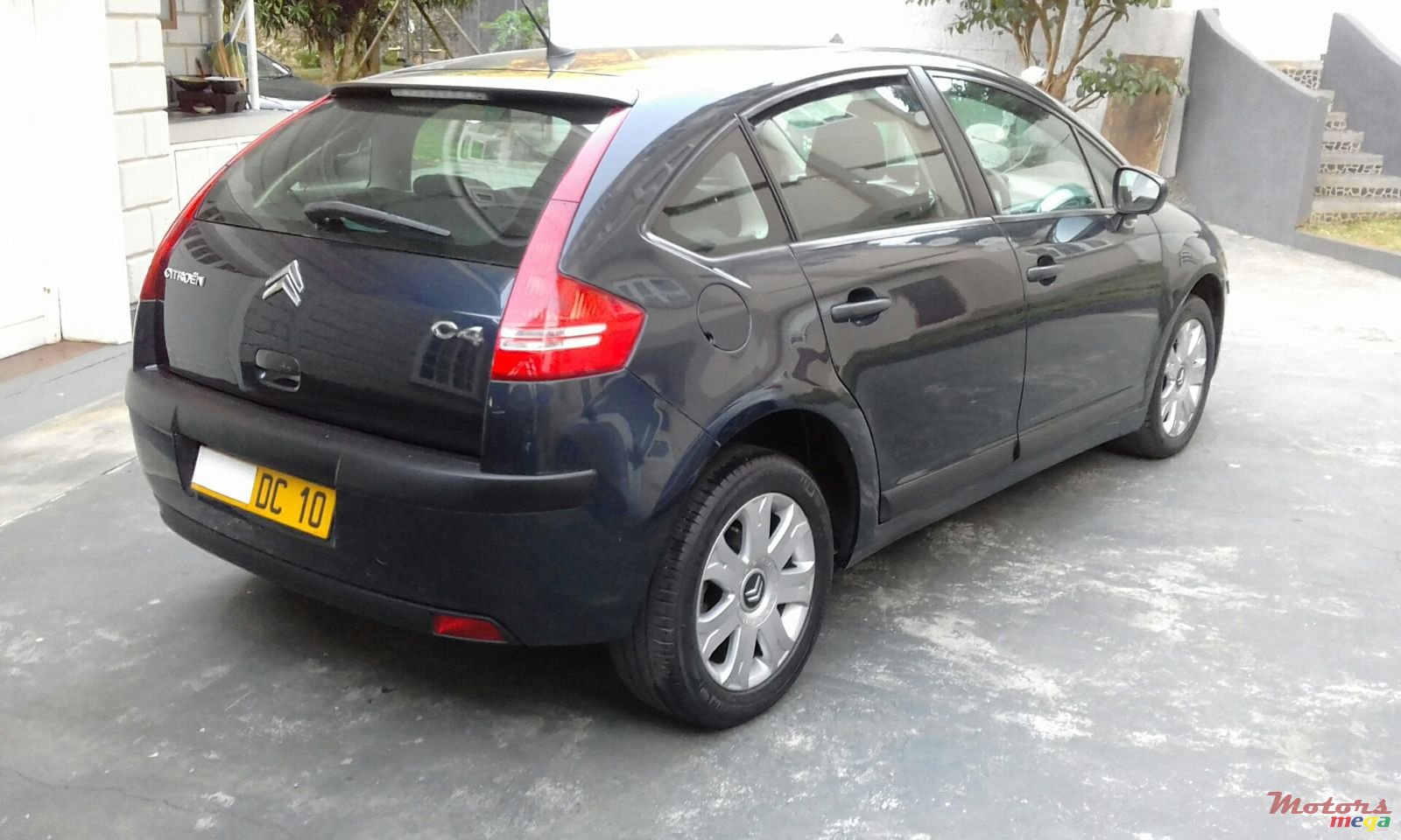 2010' Citroen C4 photo #2