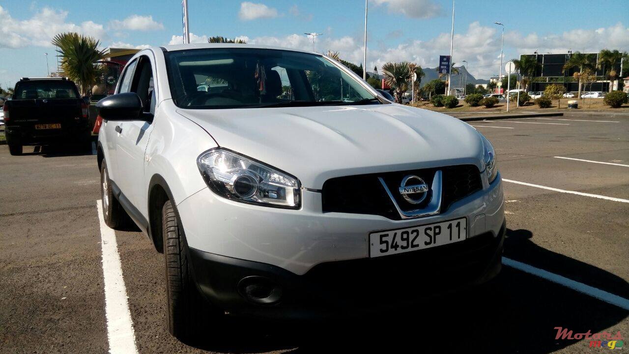 2011' Nissan Qashqai photo #1