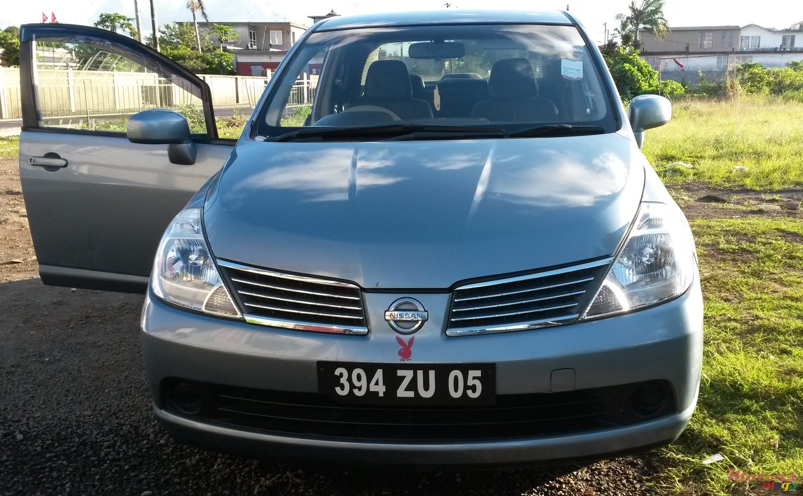 2005' Nissan Tiida photo #1