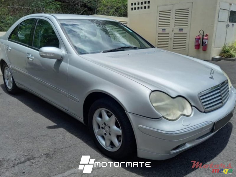 2001' Mercedes-Benz C 200 KOMPRESSO photo #1