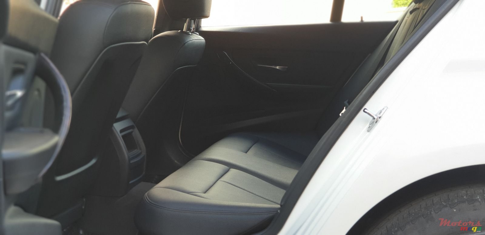 2012' BMW 328 photo #7