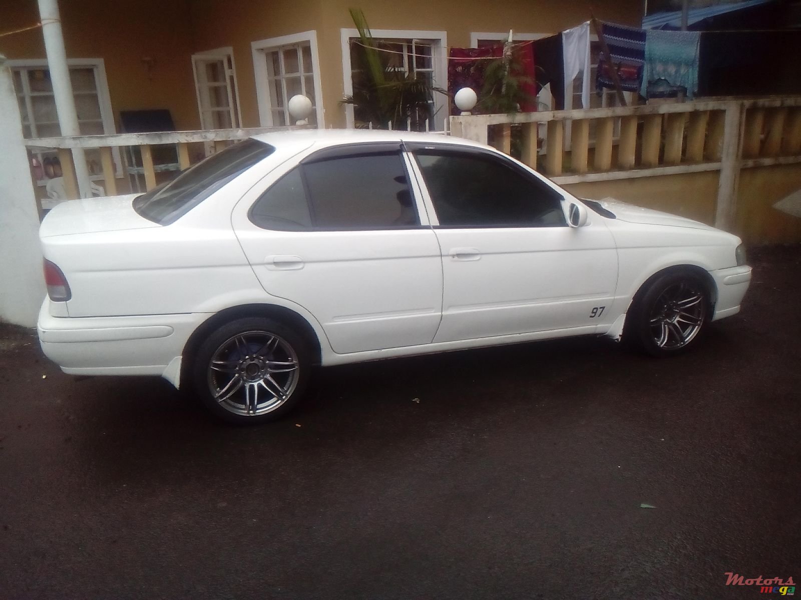 2001' Nissan Sunny photo #3