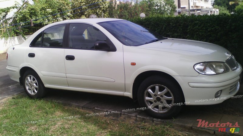 2002' Nissan N16 photo #5