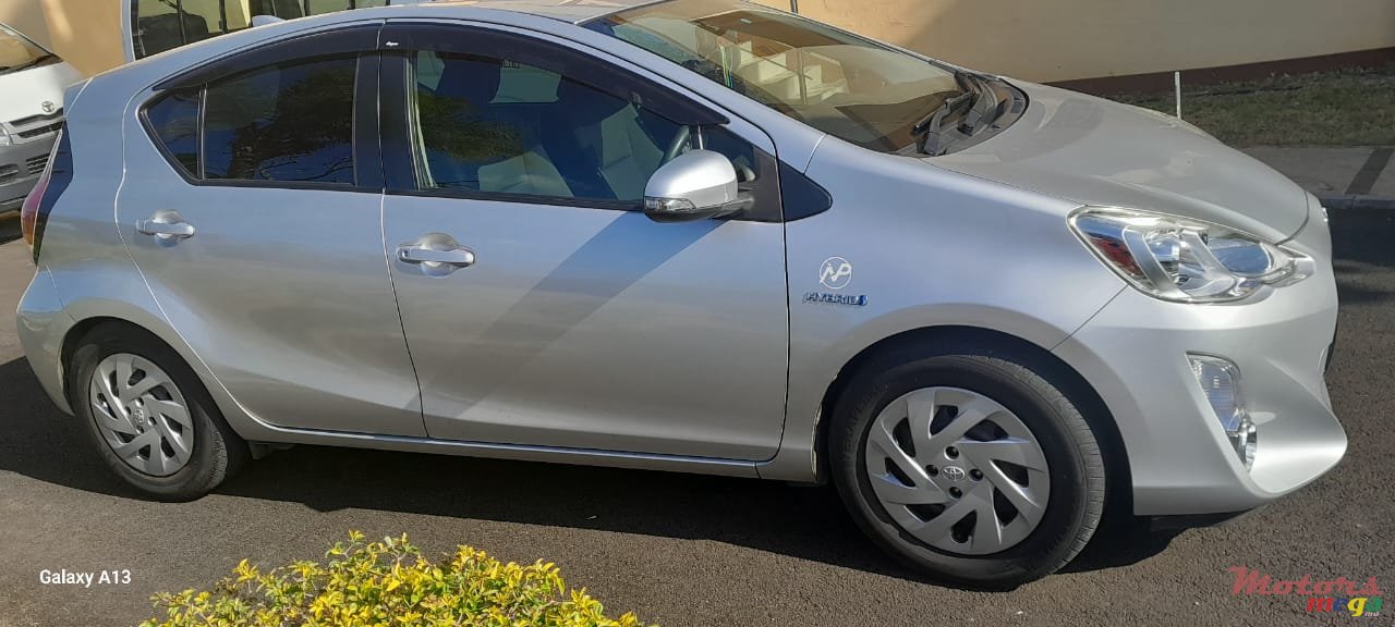 2016' Toyota Aqua photo #3