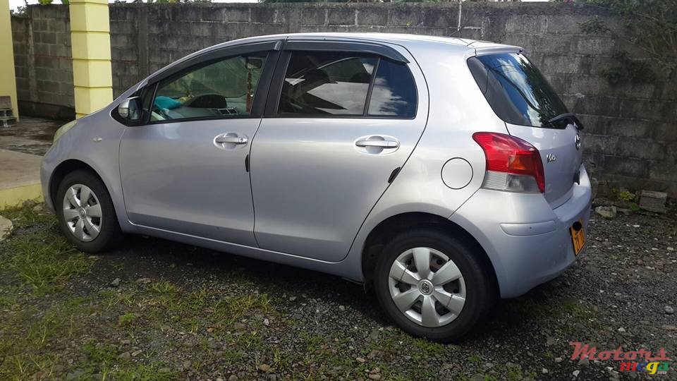 2010' Toyota Vitz photo #2