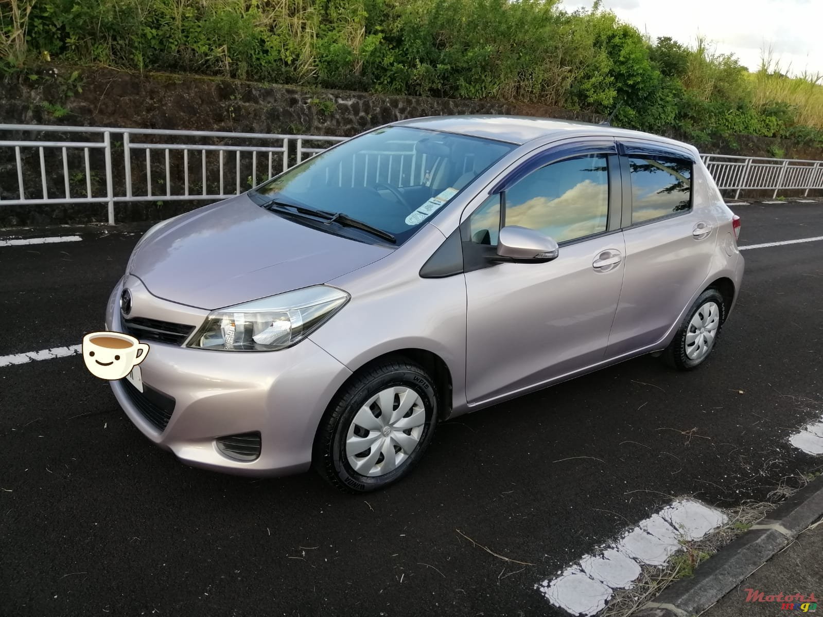 2011' Toyota Vitz photo #2