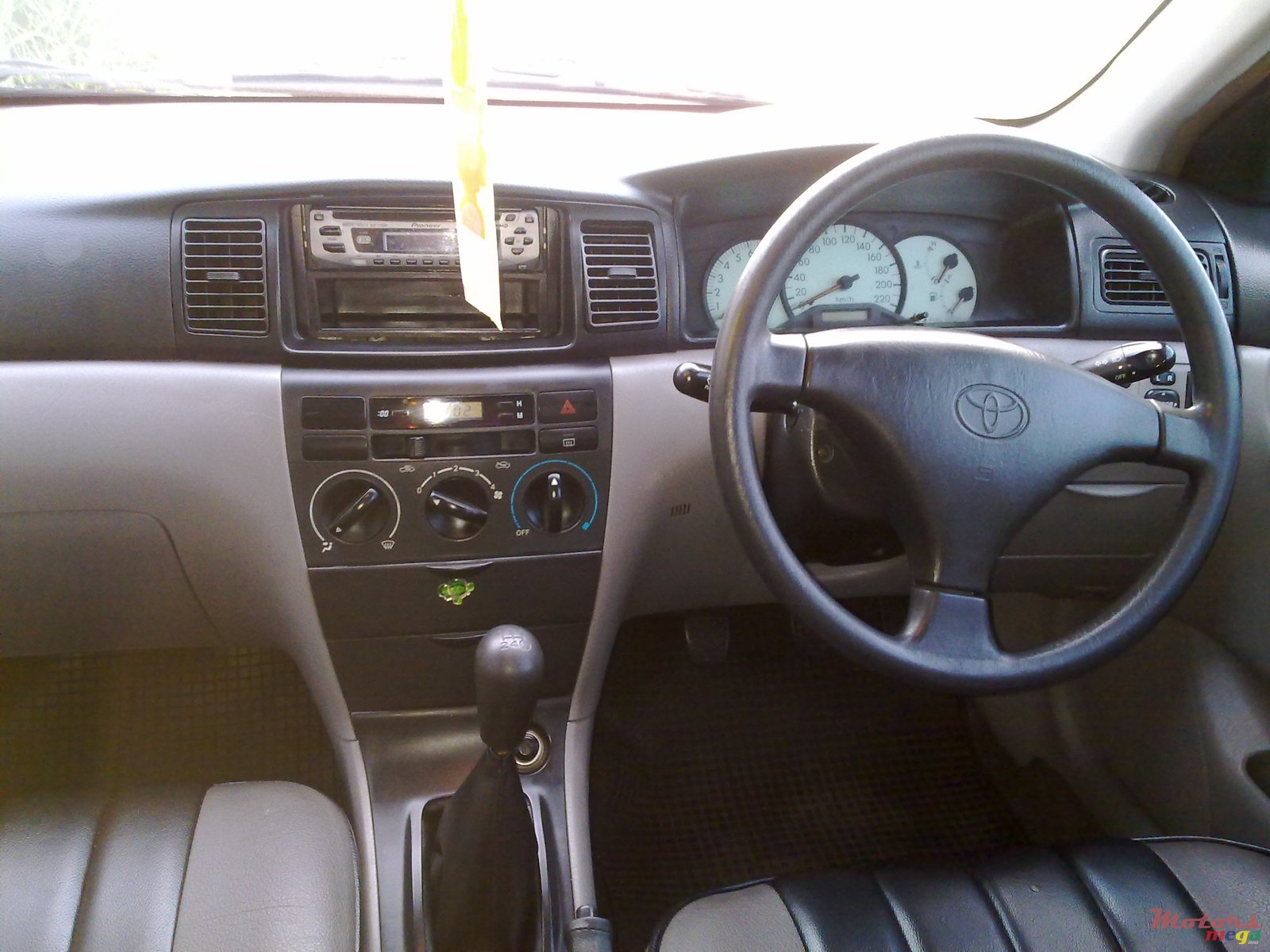 2002' Toyota Corolla photo #1