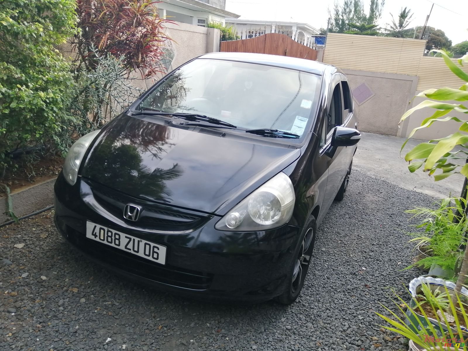 2006' Honda Fit photo #1