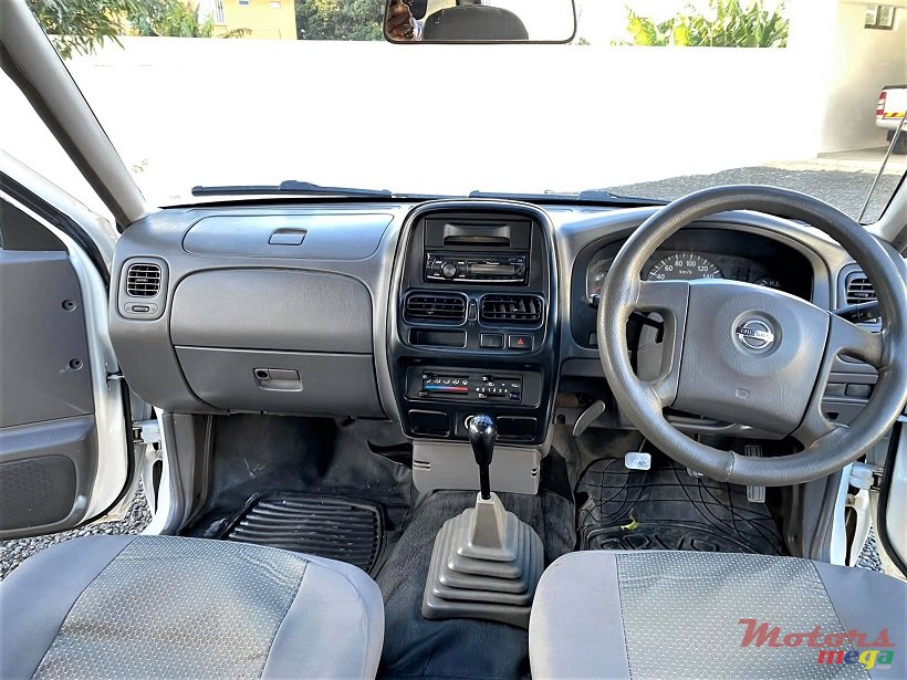 2008' Nissan Navara 2X4 2.7L JAPAN photo #3
