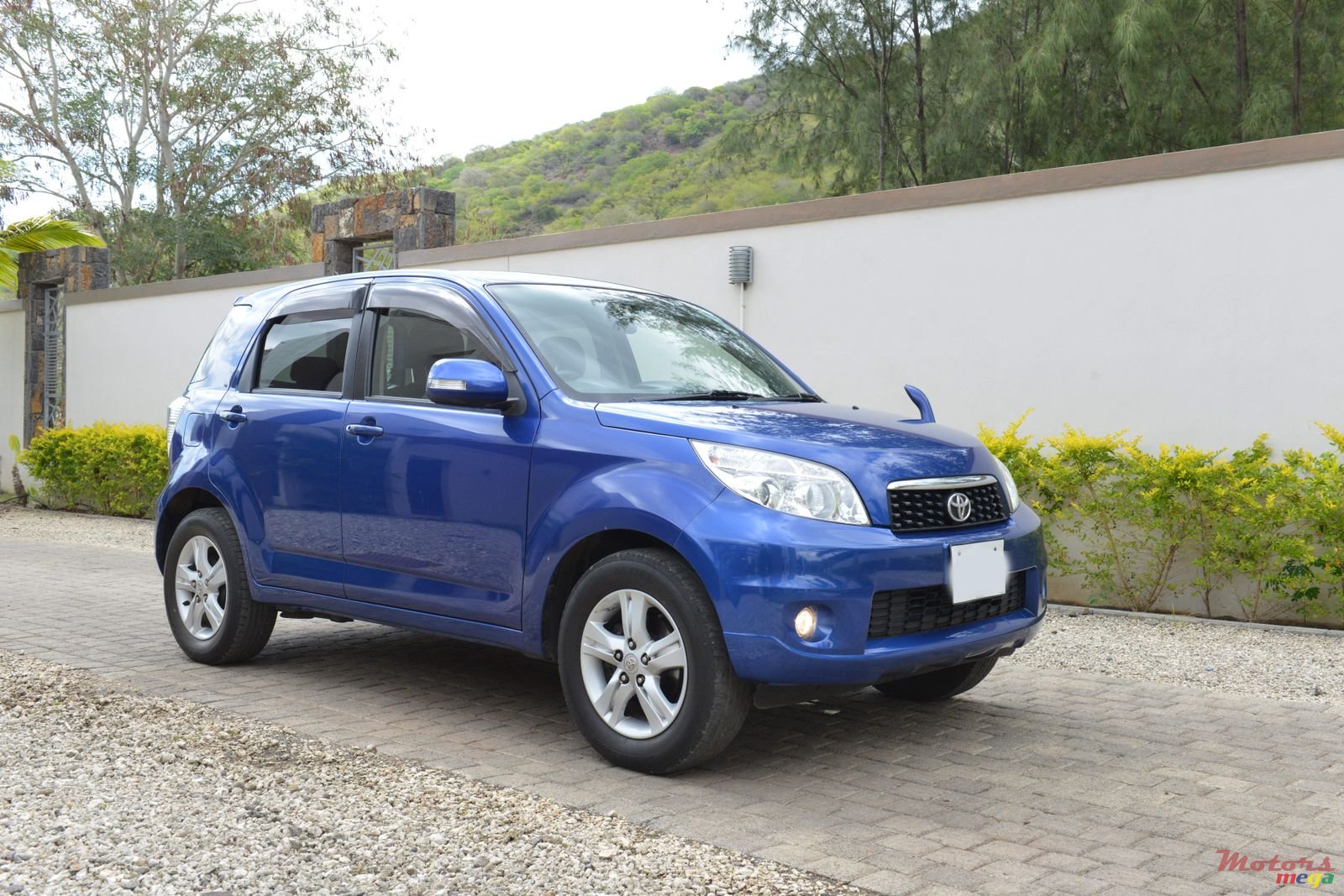 2011' Toyota RUSH photo #1