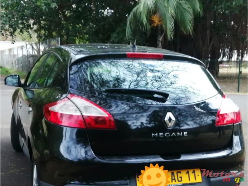 2011' Renault Megane photo #4