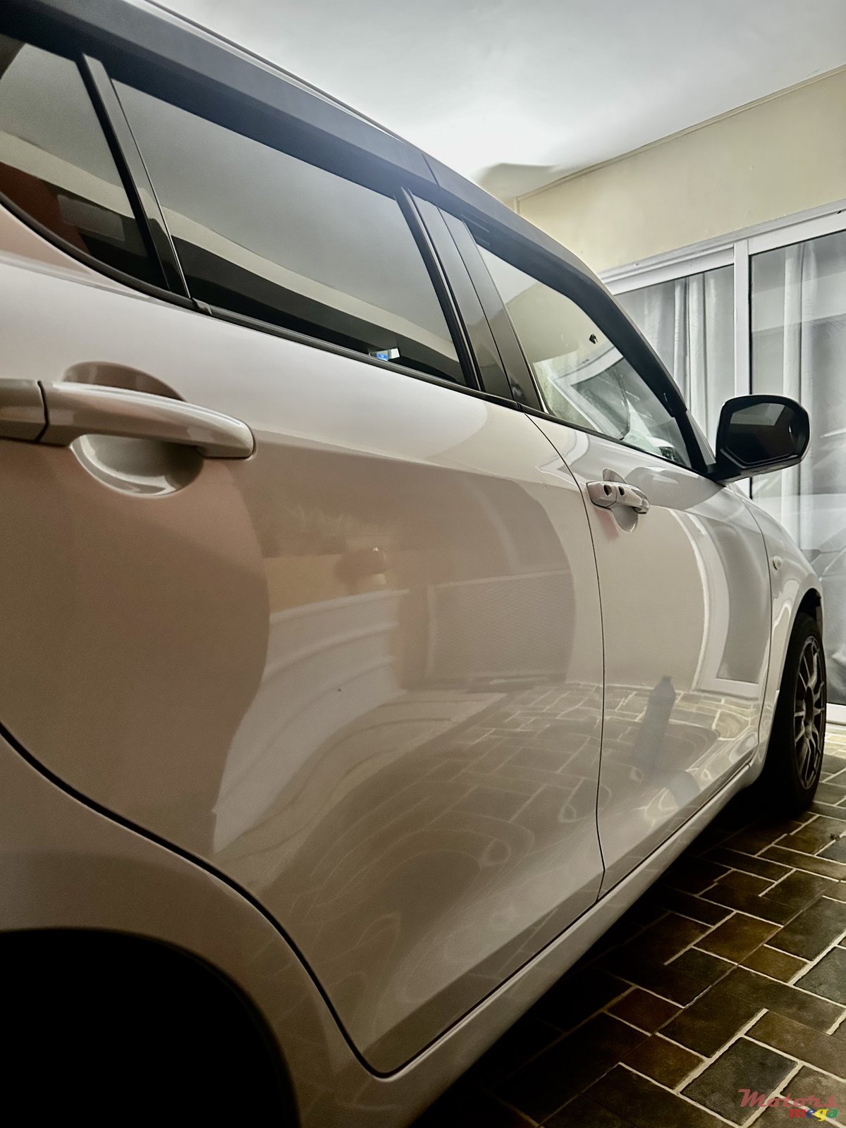 2011' Suzuki Swift photo #3