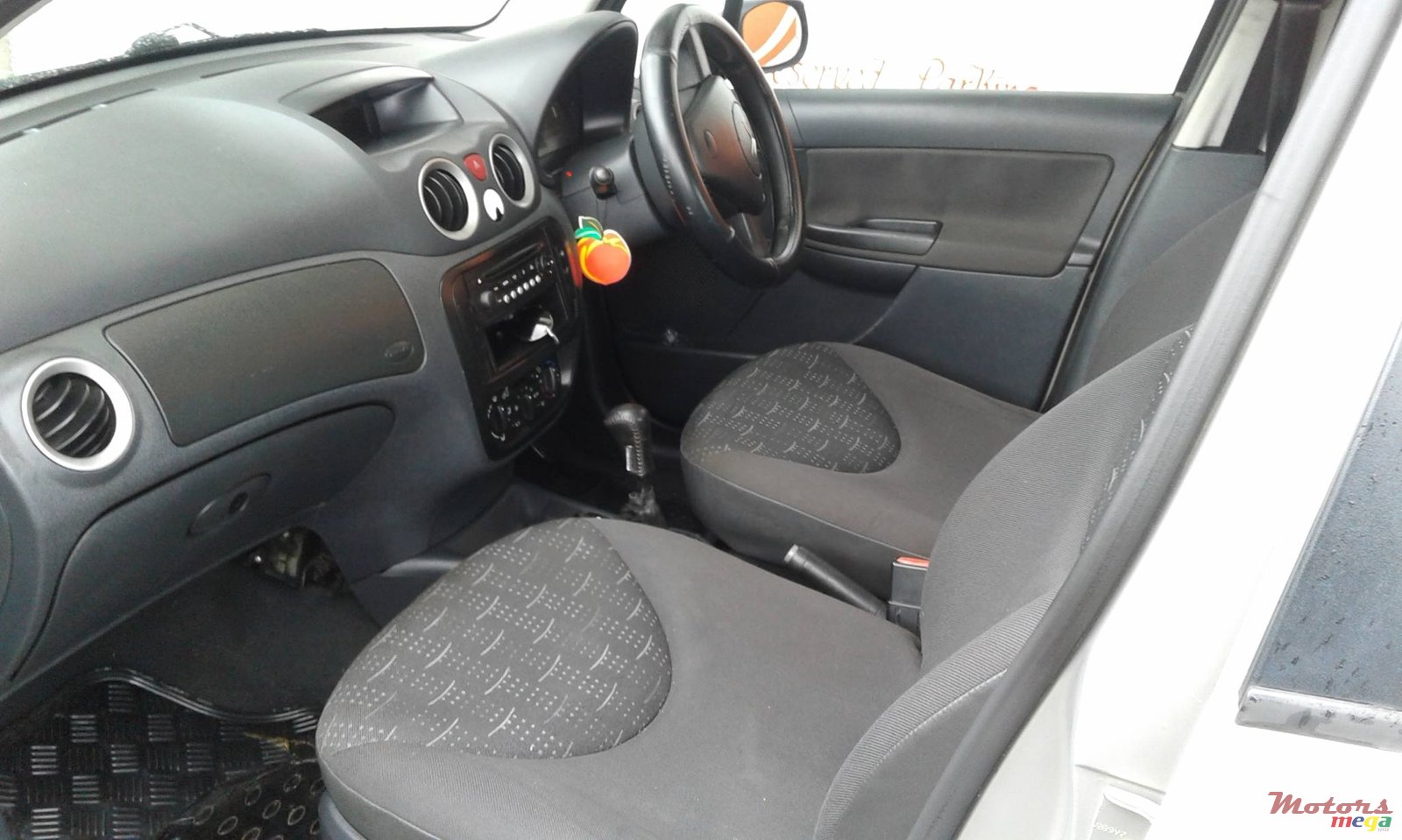 2008' Citroen C3 photo #3