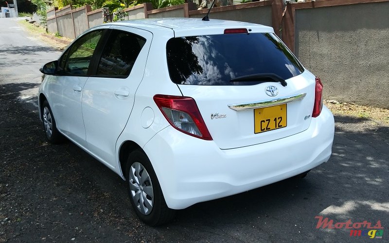 2012' Toyota Vitz 1.3 photo #4