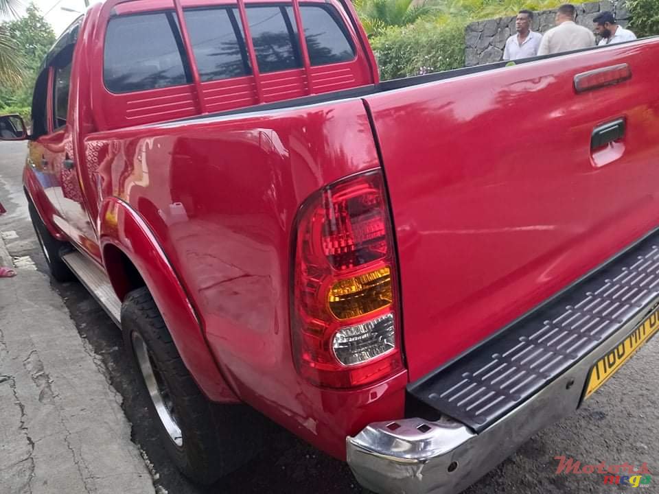 2006' Toyota Hilux photo #2