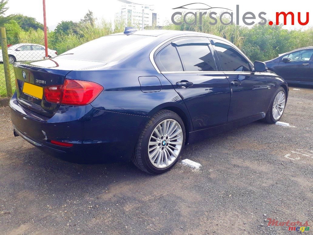 2012' BMW 328 Luxury Line photo #4