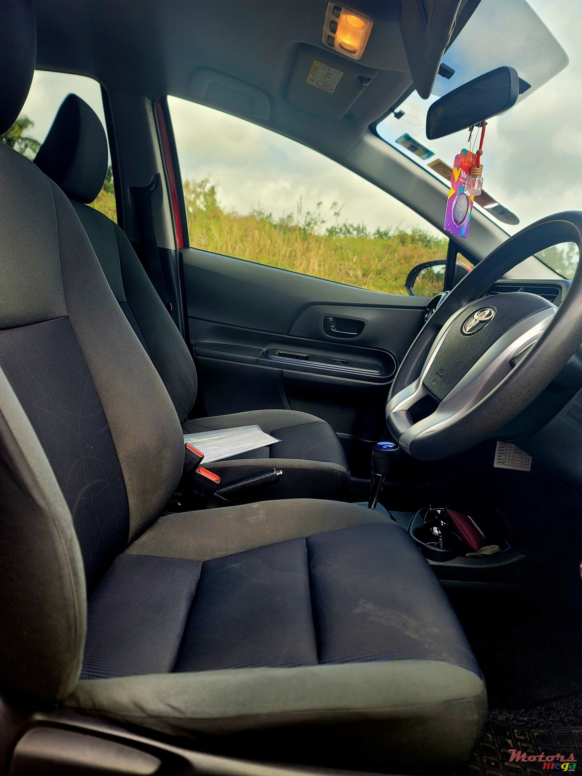 2015' Toyota Aqua photo #6