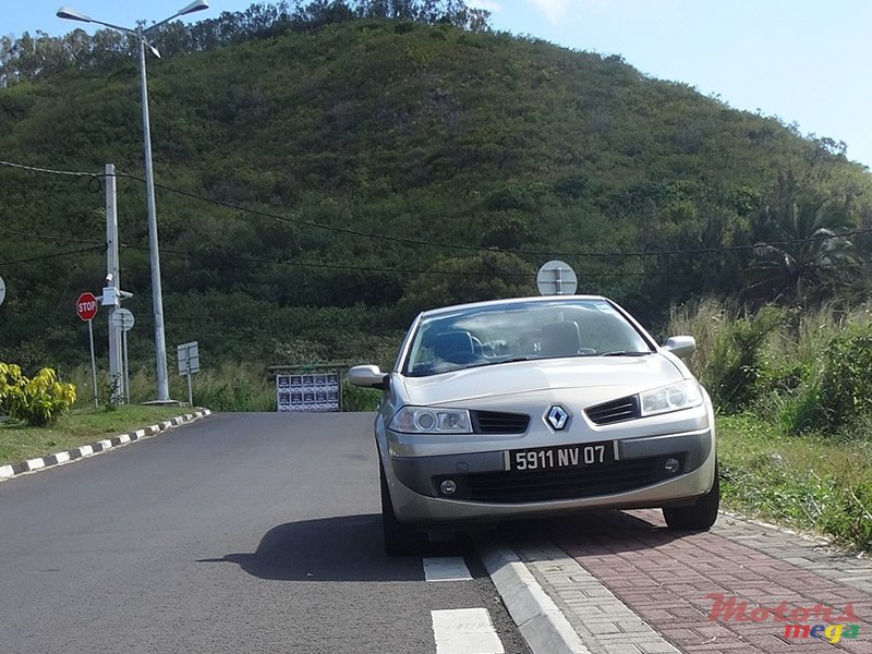 2007' Renault Megane 2 CABRIOLET KARMANN photo #2