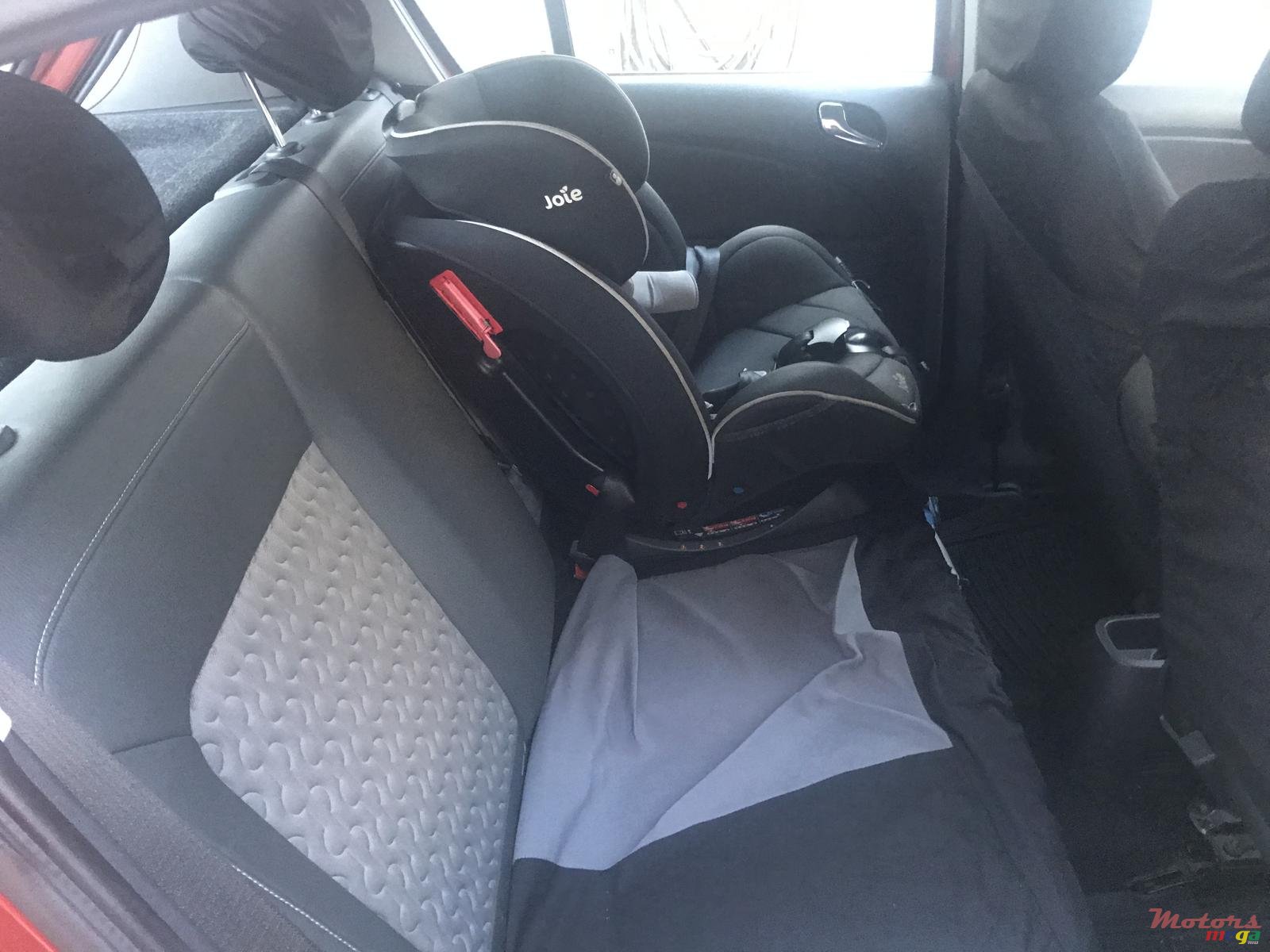 2013' Vauxhall Corsa photo #4