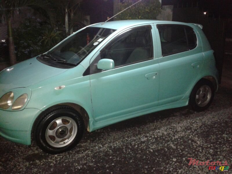 1999' Toyota Vitz None photo #1