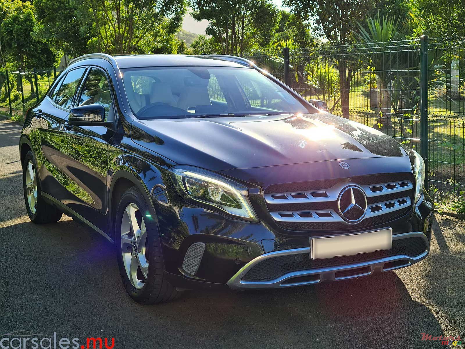 2020' Mercedes-Benz GLA 180 Urban photo #2