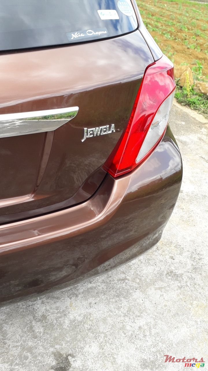 2011' Toyota Vitz photo #5