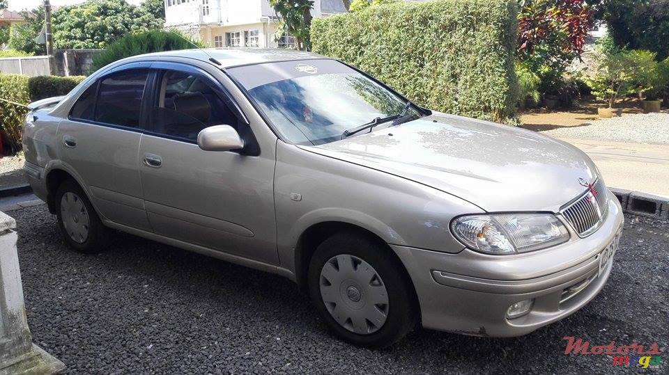 2002' Nissan Sunny photo #1