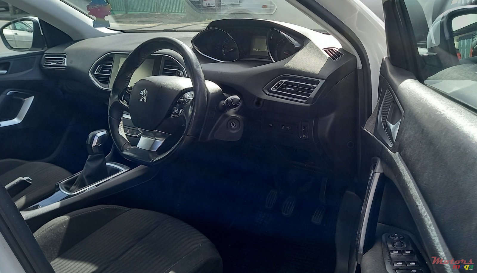 2016' Peugeot 308 photo #5