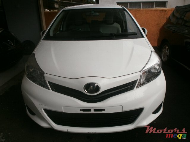 2013' Toyota Vitz Japan photo #2