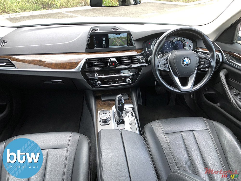 2017' BMW 530 530e photo #5