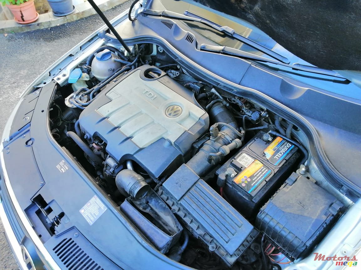 2008' Volkswagen Passat 2.0 TDi photo #4