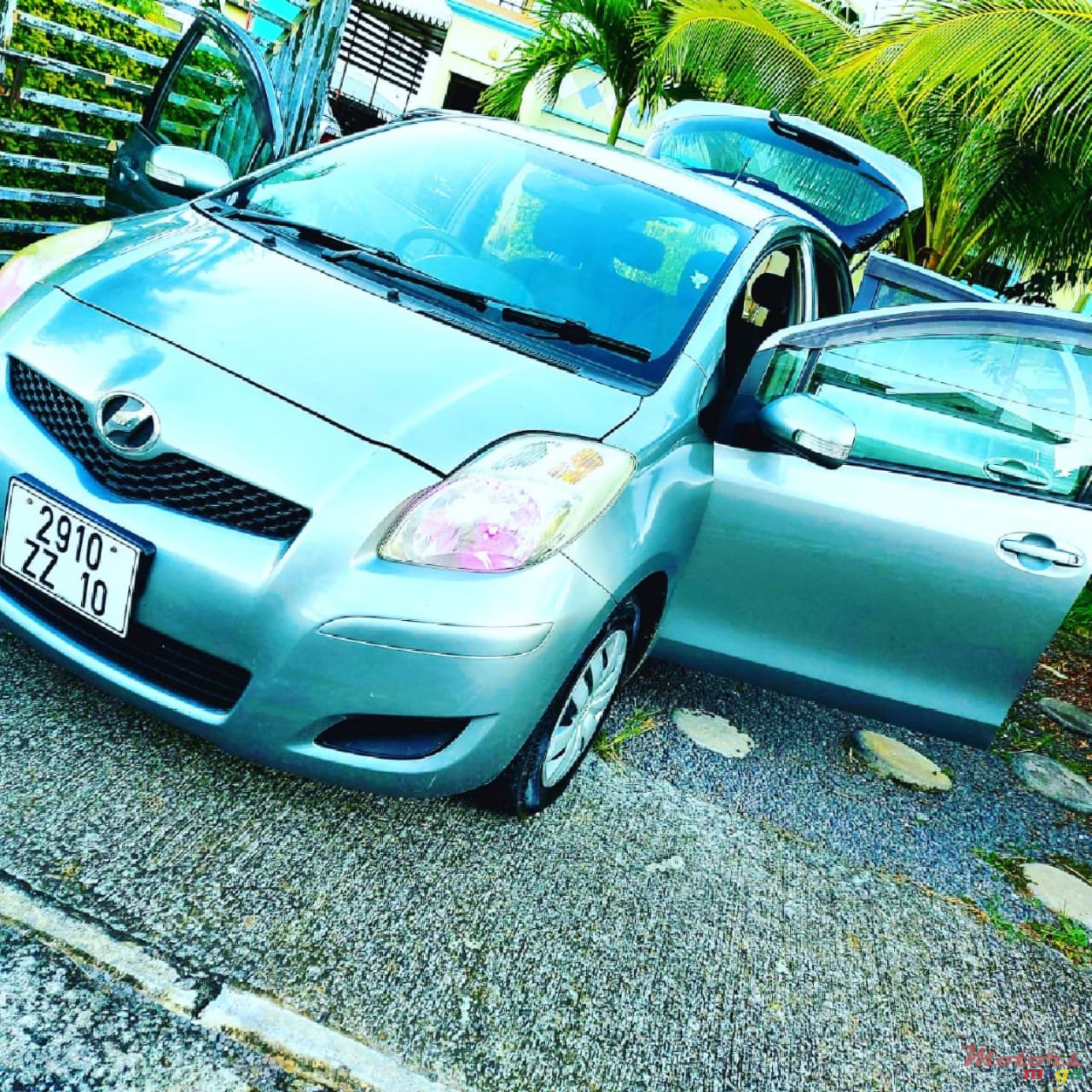 2010' Toyota Vitz photo #4