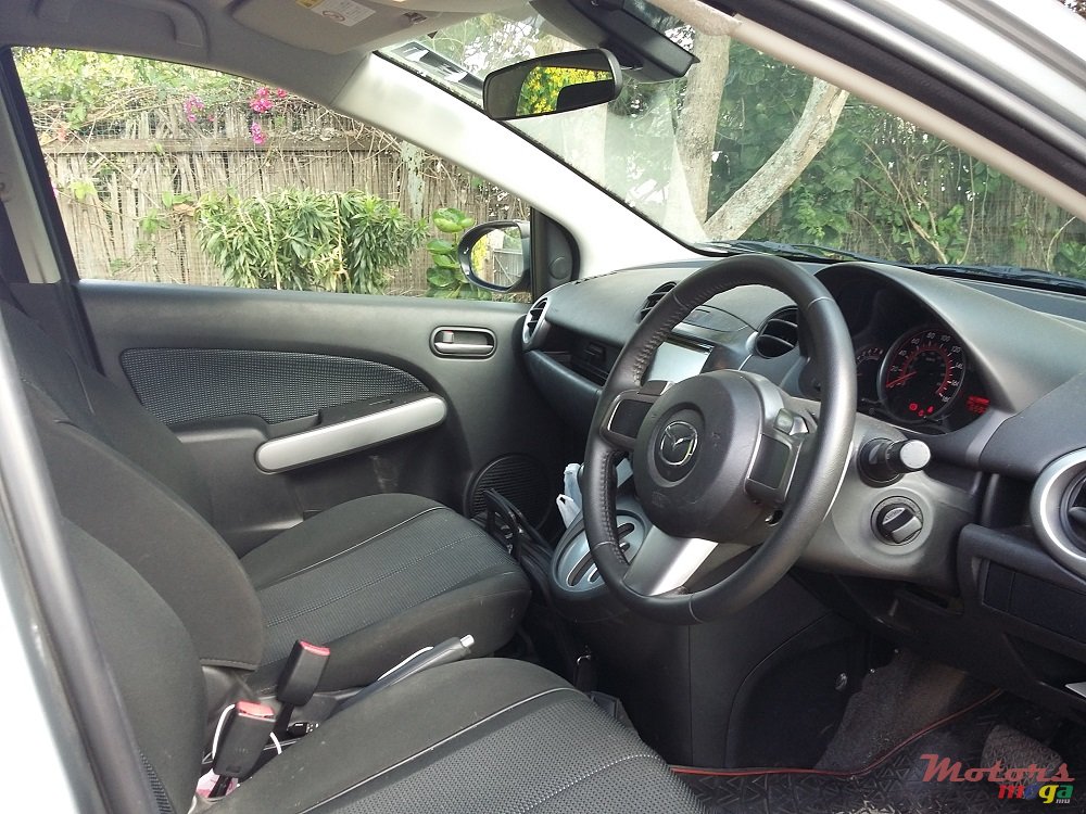 2010' Mazda Demio photo #4