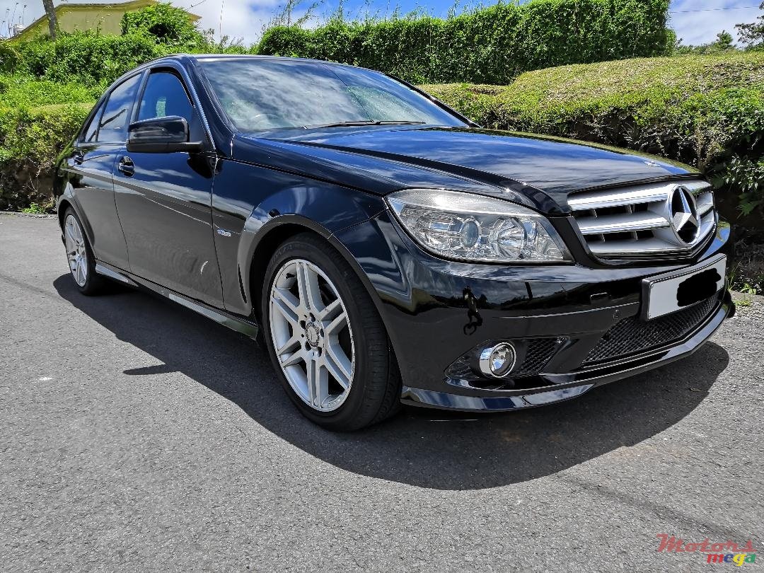 2009' Mercedes-Benz C-Class photo #2