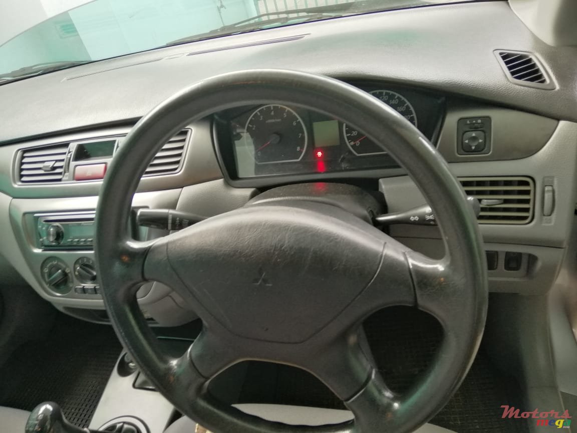 2011' Mitsubishi Lancer GLX photo #4