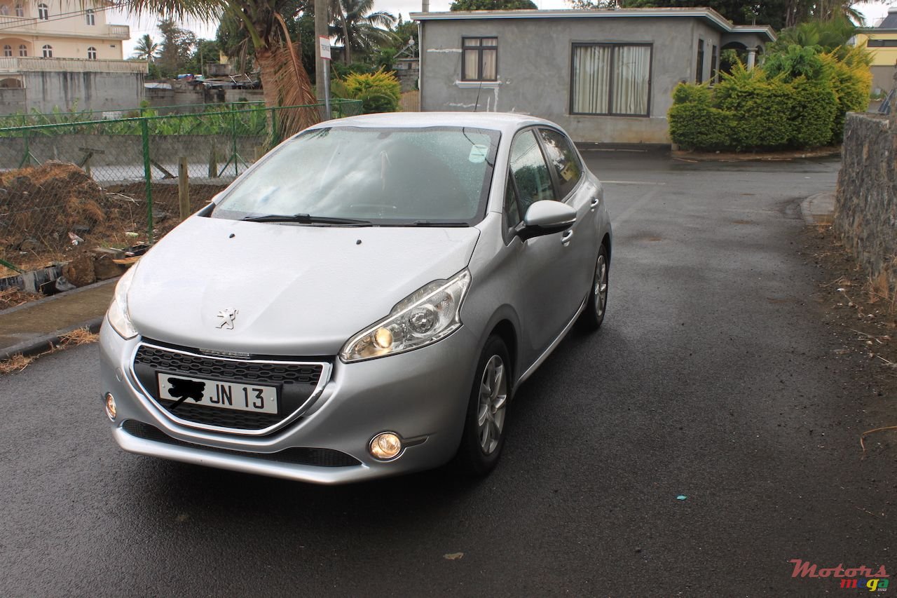 2013' Peugeot 208 photo #7