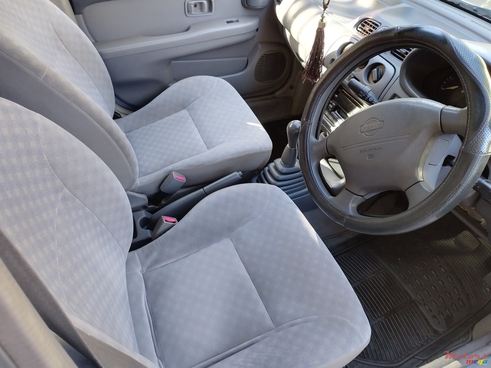 2001' Nissan photo #5