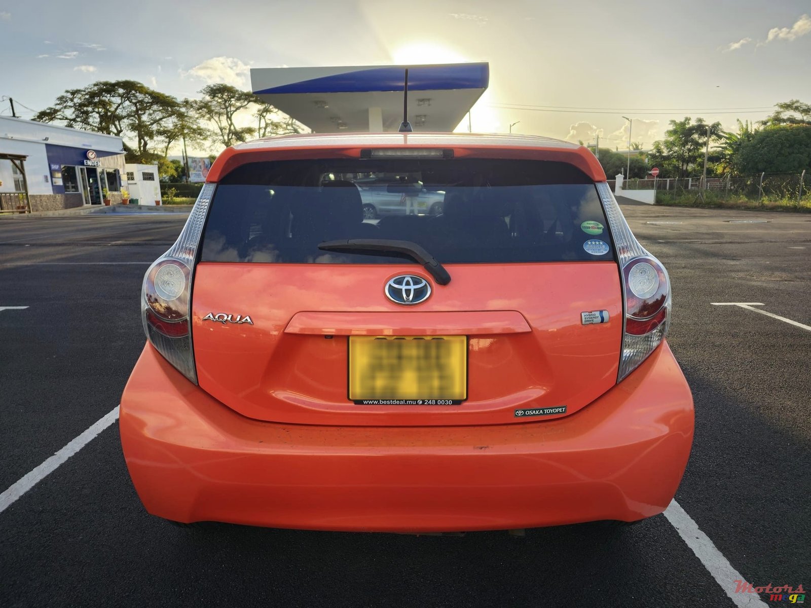 2013' Toyota Aqua Hybrid photo #3