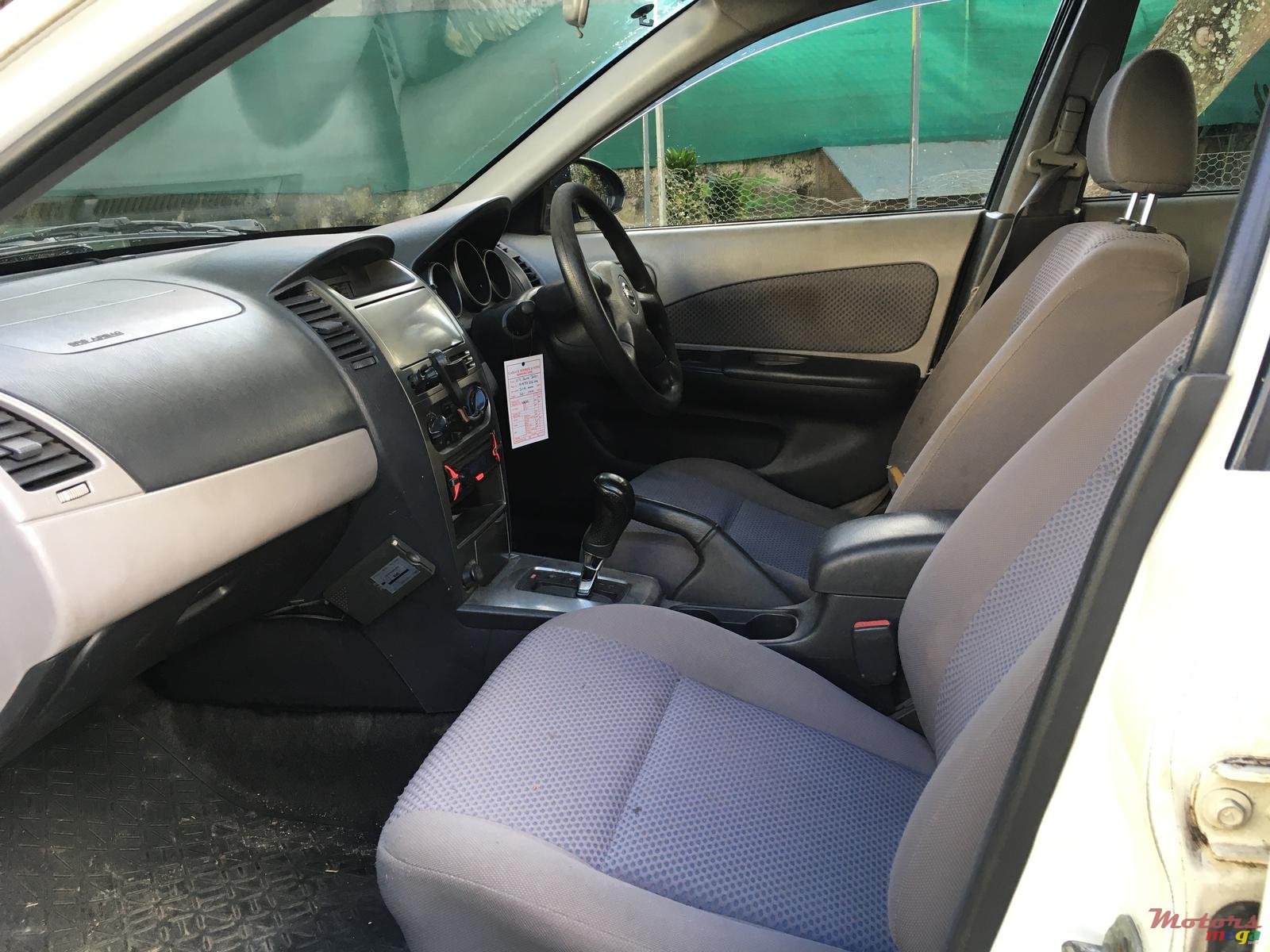 2004' Nissan photo #5