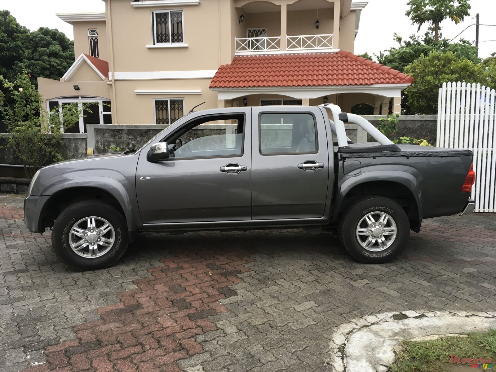 2010' Isuzu D-Max photo #1