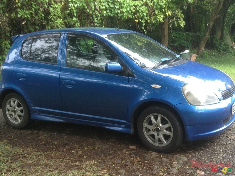 2001' Toyota Vitz photo #2